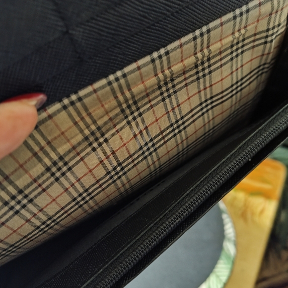 Burberry long wallet Approximate Size - Picture 6 of 6